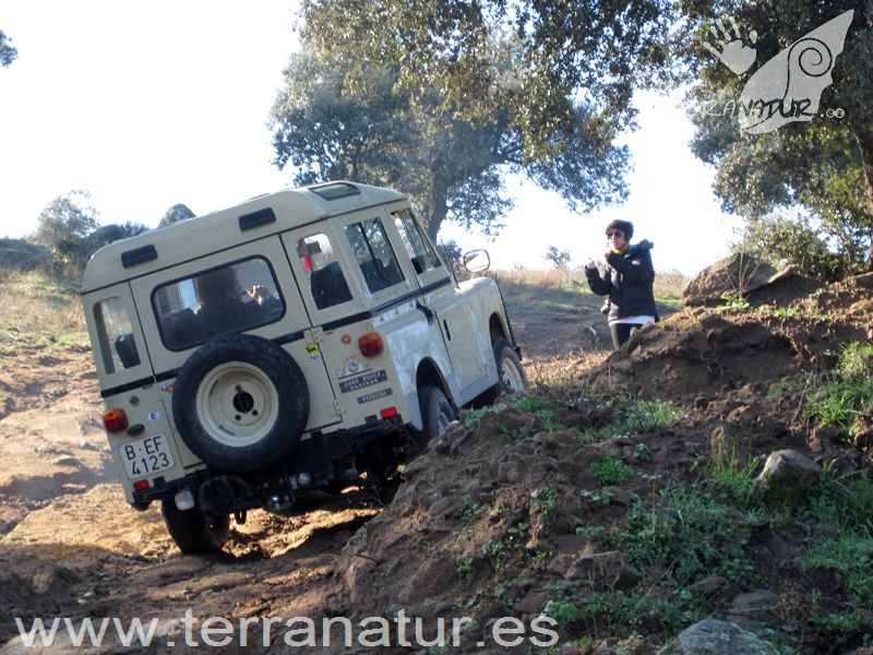 Cursos de conducción 4x4 para profesionales.