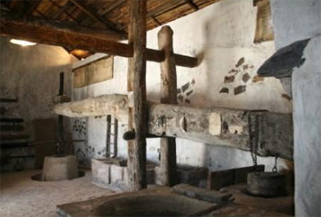 Lagar tradicional en la bodega